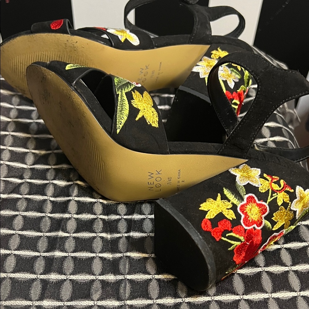New Look Black Floral Embroidered Boho Block Heels; Sz 9 US; 40 UK - Picture 6 of 6